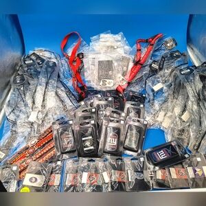 🏀⚾🏈 200 PIECE LOT OF Official Sports Merchandise Collection 🏈⚾🏀